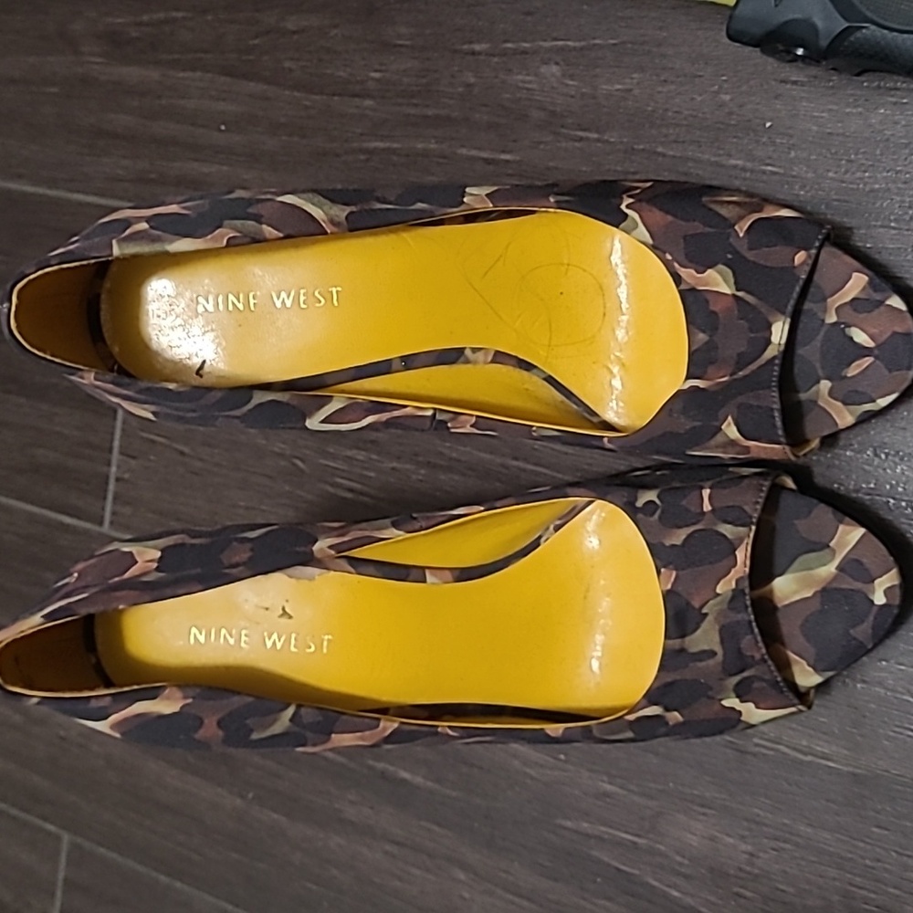 Nine West camo print held 4.5" heel height